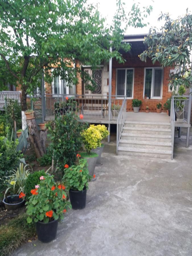 Guest House Darejani Кутаиси Екстериор снимка