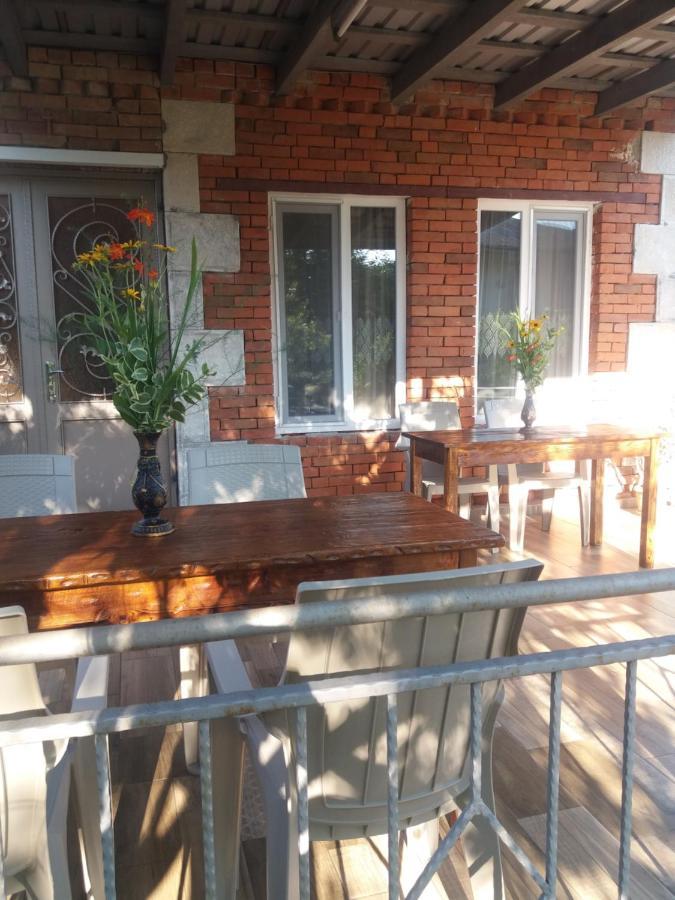Guest House Darejani Кутаиси Екстериор снимка